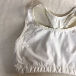 B8 New Balance Sports Bra Off-White Size 32C-D & 34C thumbnail 2