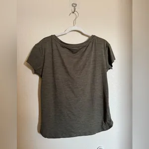 Vuori Lux Performance Short Sleeve Athletic‎ TShirt Sz XS Oregano Heather Green thumbnail 6