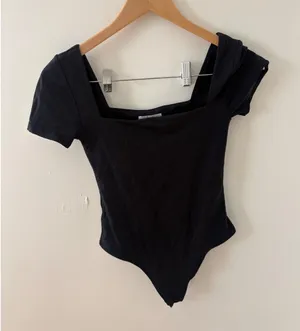 Babaton Contour Squareneck Short Sleeve Bodysuit Black Small S thumbnail 1