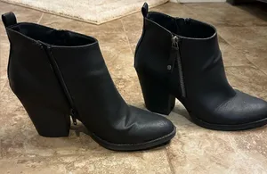 Black leather heeled boots Size 9 thumbnail 1