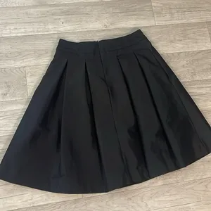 White House Black Market 2 A-Line Black Skirt pleated zip back thumbnail 5