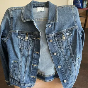 Old navy jean jacket (S) thumbnail 1