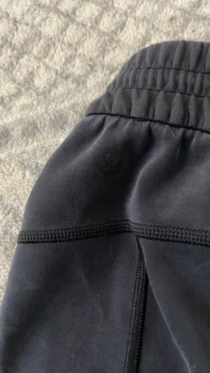 Lululemon Shorts black thumbnail 4