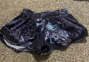 Lululemon Hotty Hot Short 2.5” thumbnail 2
