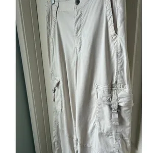 American Eagle Cream Baggy Wide Leg Cargo Pants - 6R thumbnail 3