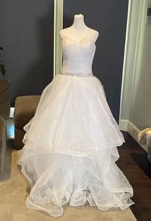 Women’s White Wedding Dress Tulle Ruffles Sweetheart Neckline Size 6 NWOT thumbnail 1