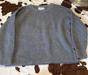 Old Navy Women’s sweater thumbnail 3