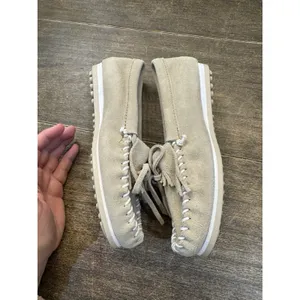 Minnetonka Slipper Kilty Women's Size 7 Beige Leather Breathable Comfort thumbnail 3