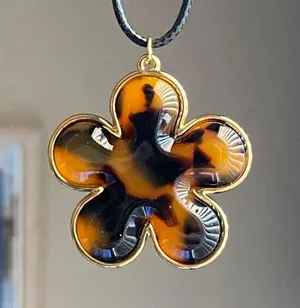 Handmade cute retro boho style big tortoiseshell flower necklace 🌼 thumbnail 8