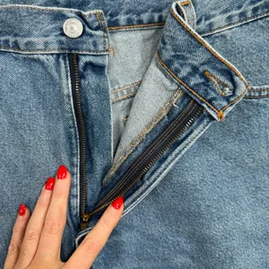 Vintage 90s Levi's 34 14 Shorts 550 Relaxed Fit High Rise Medium Wash Denim Boho thumbnail 6