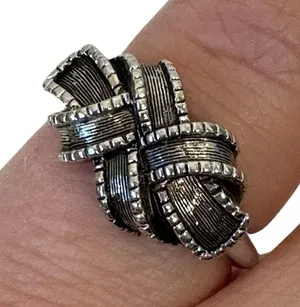 Silver Tone Bow Coquette Ring Womens Size 4.5 Pinky Small Avon Vintage thumbnail 1