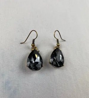 Black Earrings thumbnail 4