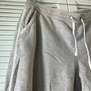 Tommy Bahama woman’s sweatpants size XL‎ thumbnail 2