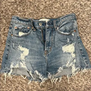 Abercrombie & Fitch Mom shorts mid rise thumbnail 1