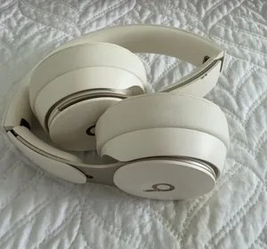 Beats Solo Pro Noise Cancelling Headphones thumbnail 1