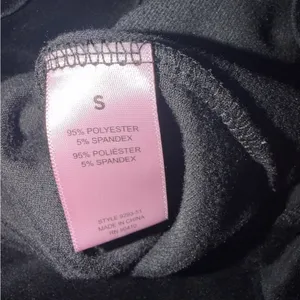 Juicy Couture Sleepwear Black Velour Top with Gold Logo Size Small. thumbnail 7