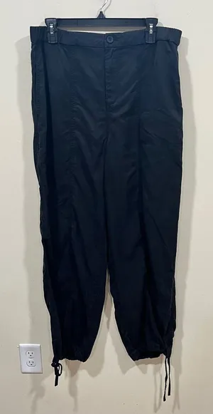 Vuori women’s black joggers dance studio pants size XL thumbnail 1