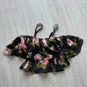Kimchi Blue Top Womens Extra Small Floral Cropped Off The Shoulder With Straps thumbnail 2