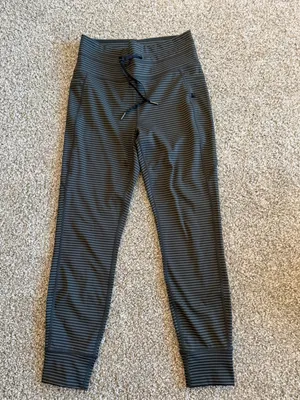 High Waisted Drawstring Striped Yoga Leggings with Pockets Size Small Athleisure thumbnail 6