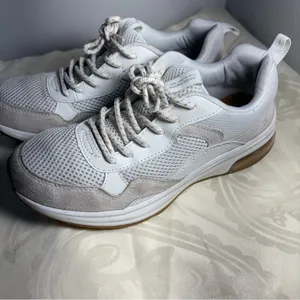 Skechers White and Light Gray Mesh Suede Lace-Up Sneakers size 8 thumbnail 15