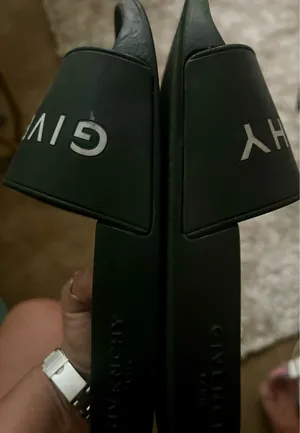 Givenchy thumbnail 6