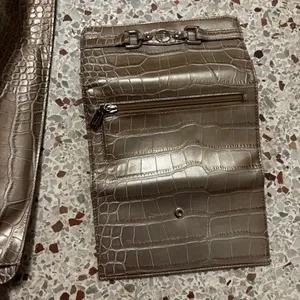 GUESS shoulder bag and wallet a crocodile skin effect thumbnail 10