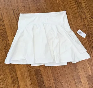 Old Navy Active White active skort thumbnail 1