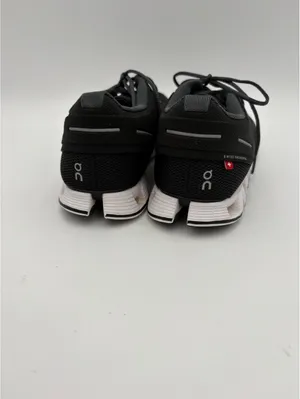 On Cloud Woman’s 7.5 Running Shoes - Excellent Condition-Running Or Casual thumbnail 6