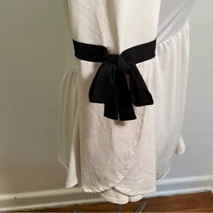 Cupio Women's Size Medium Blouse Cream V-Neck Peplum Hem Black‎ Bows Sleeves thumbnail 4