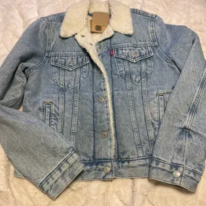 Levi’s Denim Trucker Jacket Sherpa Lined thumbnail 1