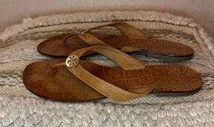 Tory Burch Brown Leather Logo Medallion Thong Sandals Size 11 thumbnail 1