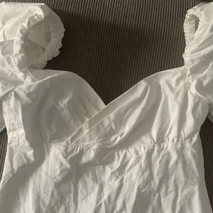 House of London CB size large j adore White Dress mini long sleeve puff statemen thumbnail 5