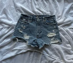 Abercrombie & Fitch Annie High Rise Short thumbnail 1