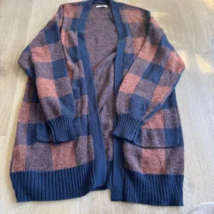 American Eagle Plaid Oversized Navy and Rust Open Cardigan thumbnail 2