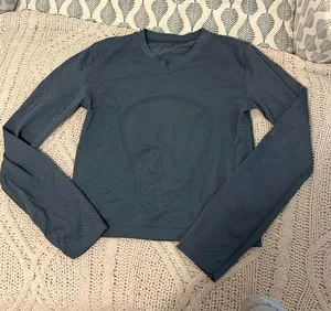Lululemon Long Sleeve thumbnail 1