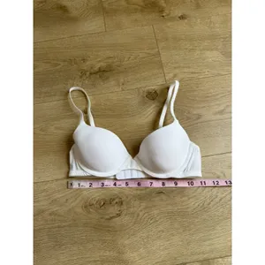 EUC Abercrombie Gilly Hicks White PUSH 'EM UP T-Shirt Contour Demi UW Bra sz 32B thumbnail 4