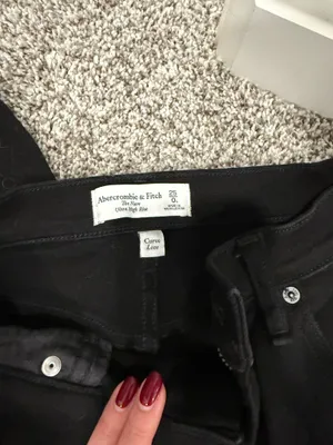 Abercrombie High-Rise Jeans Black Curve Love Ultra thumbnail 2