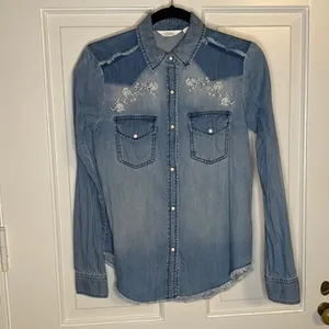 Sun & Shadow Embroidered Denim Shirt Pearl Snap Buttons XXS‎ thumbnail 2