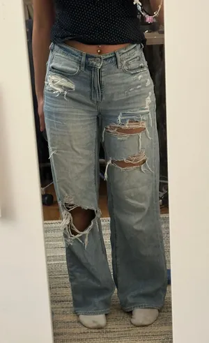 American Eagle Outfitters Light Washed ripped skater jeans thumbnail 1