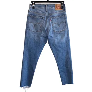 Levi’s‎ Wedgie Skinny Jeans 26 Distressed Raw Hem High Rise Crop thumbnail 2