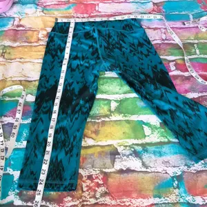 Z by Zella Womens Leggings Sz S Ikat Print Teal‎ Black Tie Dye Look Capri Length thumbnail 6
