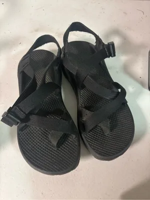 Women’s Chacos Black Strappy Outdoor Sandals size 9 thumbnail 1