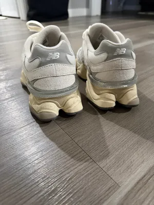 9060 New Balance Sneakers Women’s thumbnail 4