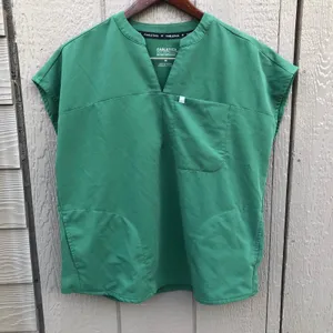 Fabletics green scrub top women’s size medium thumbnail 1