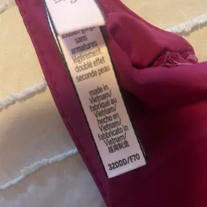 Victoria's Secret‎ Deep Red/Maroon Bra thumbnail 4