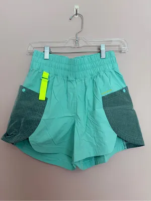 Lululemon Drop-In Pocket High-Rise Hiking Short 4" Wild Mint thumbnail 2