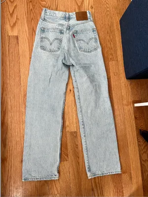 Levi’s Ribcage Straight Ankle Jeans thumbnail 2