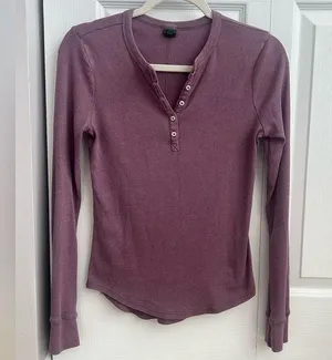Women’s long sleeve thumbnail 1
