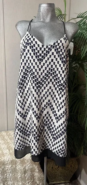 Le Lis Modern Casual Women's Dress Size Medium thumbnail 1