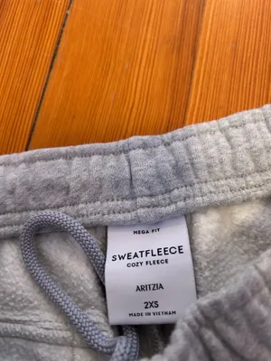 Aritzia dark gray cargo sweatpants thumbnail 4